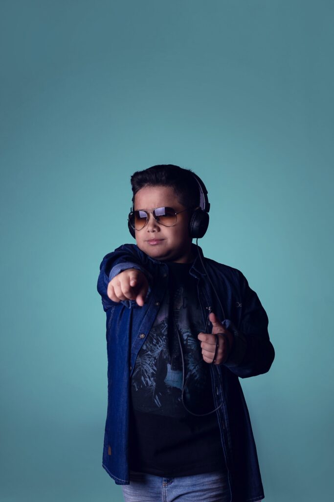 Victor Nunes: DJ Mais Novo do Brasil Revoluciona Mundo Musical com Primeiro Sucesso Autoral