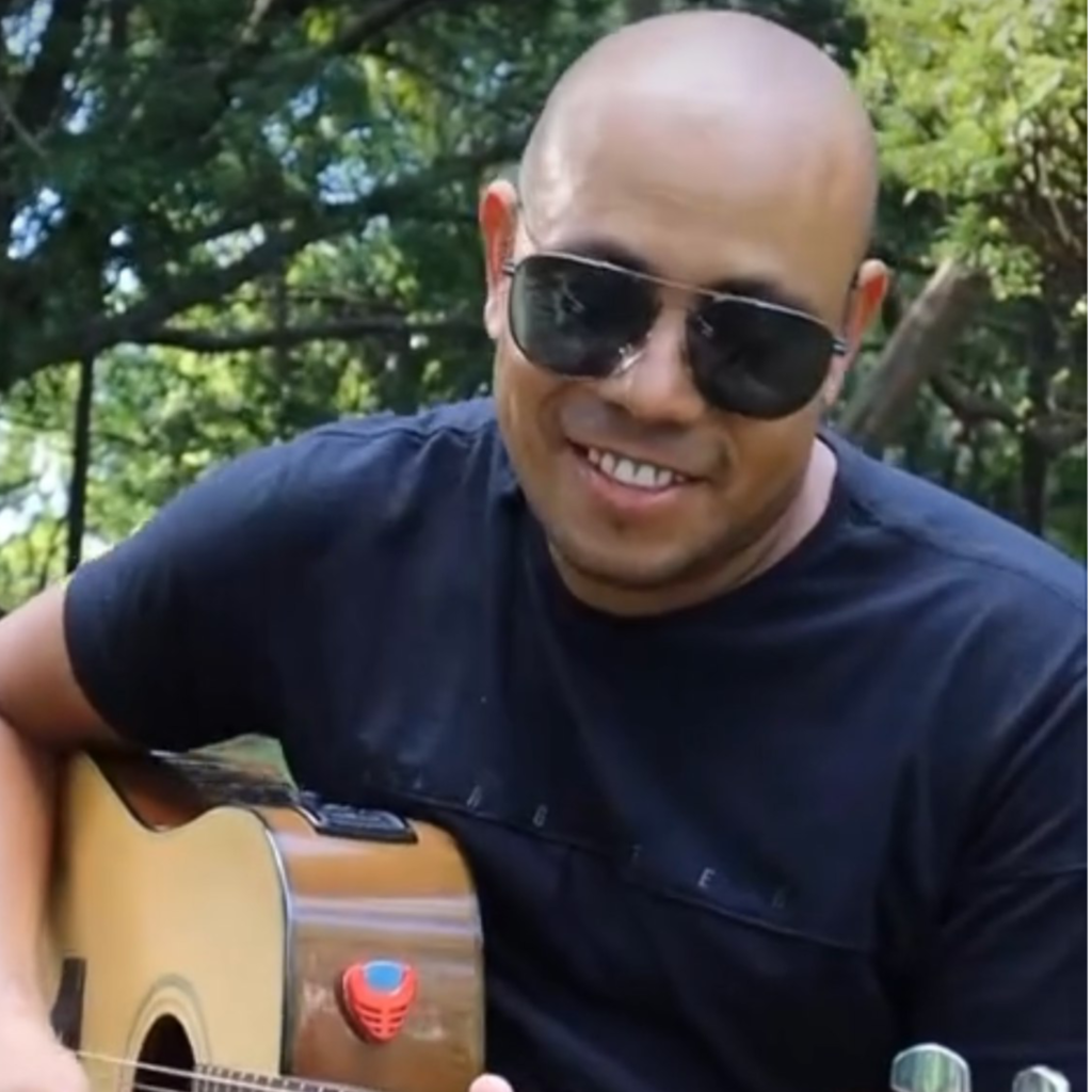 Cantor e compositor se destaca na mistura da piseira com o funk