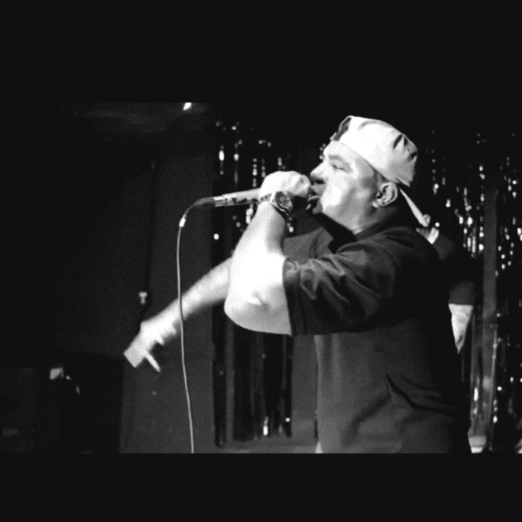 Mix de ritmos: Conheça o cantor que une tradição e modernidade