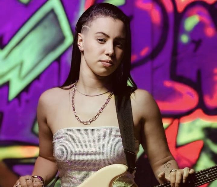 Na Matos Lança Novo Hit e Faz Comparação Inusitada com Carro Elétrico – Marca e Fãs Reagem!