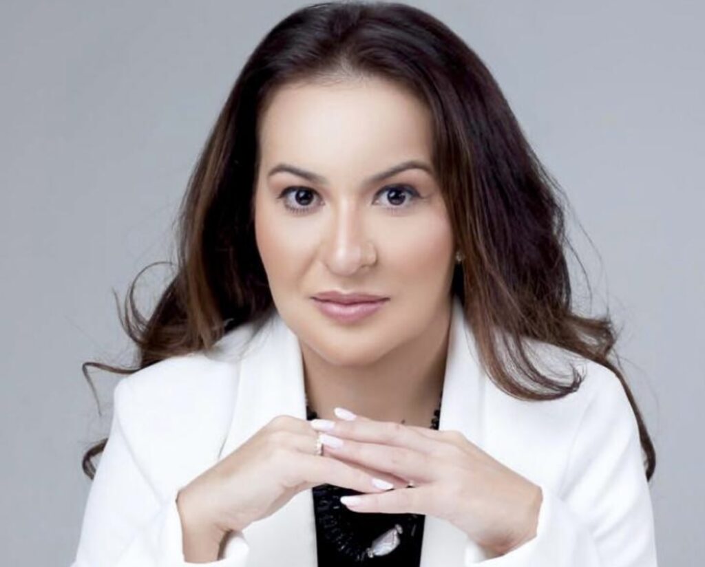 Dra. Carolina Sasso: A médica que une o conhecimento da gastroenterologia ao combate da obesidade com foco na saúde e qualidade de vida