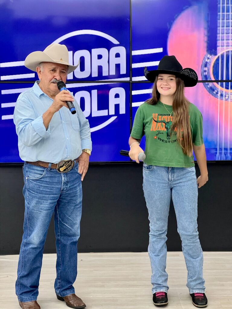 Nathalia Serena Brilha no Programa “Chora Viola” Nathalia Serena Brilha no Programa “Chora Viola”