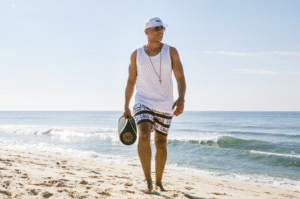 MC Koringa leva romantismo para o funk carioca em “A Mais Linda do Baile”
