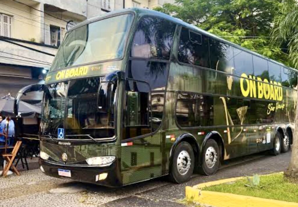 Jantar de Luxo em Movimento: A Experiência Única do ON BOARD Turismo Sampa