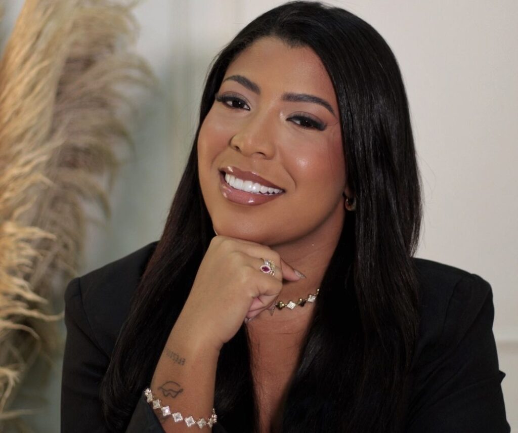 Dra Brenda Soares: A Dentista que Está Devolvendo Histórias Atrás de Cada Sorriso Dra Brenda Soares: A Dentista que Está Devolvendo Histórias Atrás de Cada Sorriso