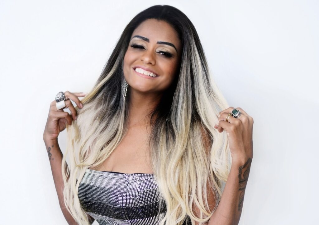 Naty Rio: A Voz do Samba que Encanta Gerações Naty Rio: A Voz do Samba que Encanta Gerações