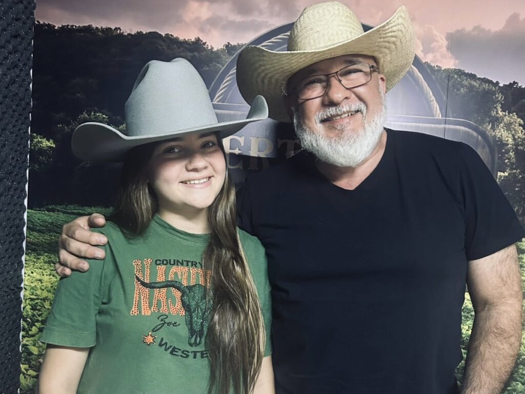 Nathalia Serena Lança “Pião Pira” no Programa Raiz Sertaneja Nathalia Serena Lança “Pião Pira” no Programa Raiz Sertaneja