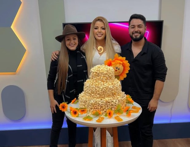 Apresentadora comemora 1º ano do “Sextooou com Ana Leite” Apresentadora comemora 1º ano do “Sextooou com Ana Leite”