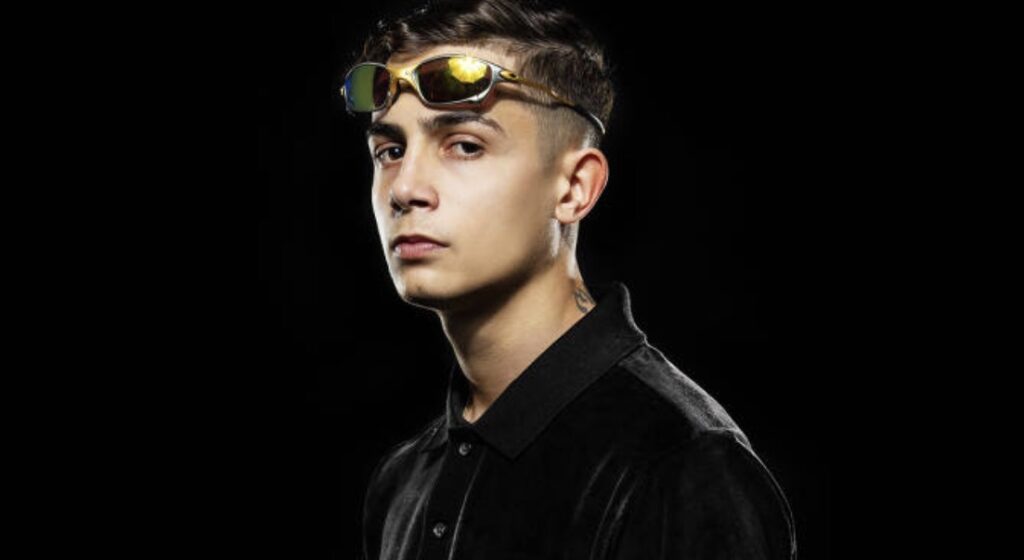 MC Hariel Recebe Amigos na Mansão Som Star para Assistir ao Grammy Latino 2025 Após Negativa de Visto