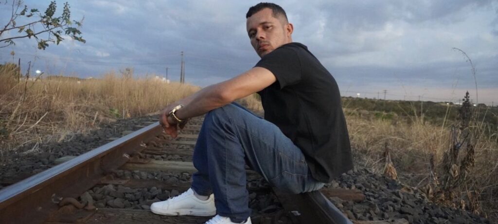 Jean Carlos: O Talento Versátil que Conquista Novos Espacos na Música Jean Carlos: O Talento Versátil que Conquista Novos Espacos na Música