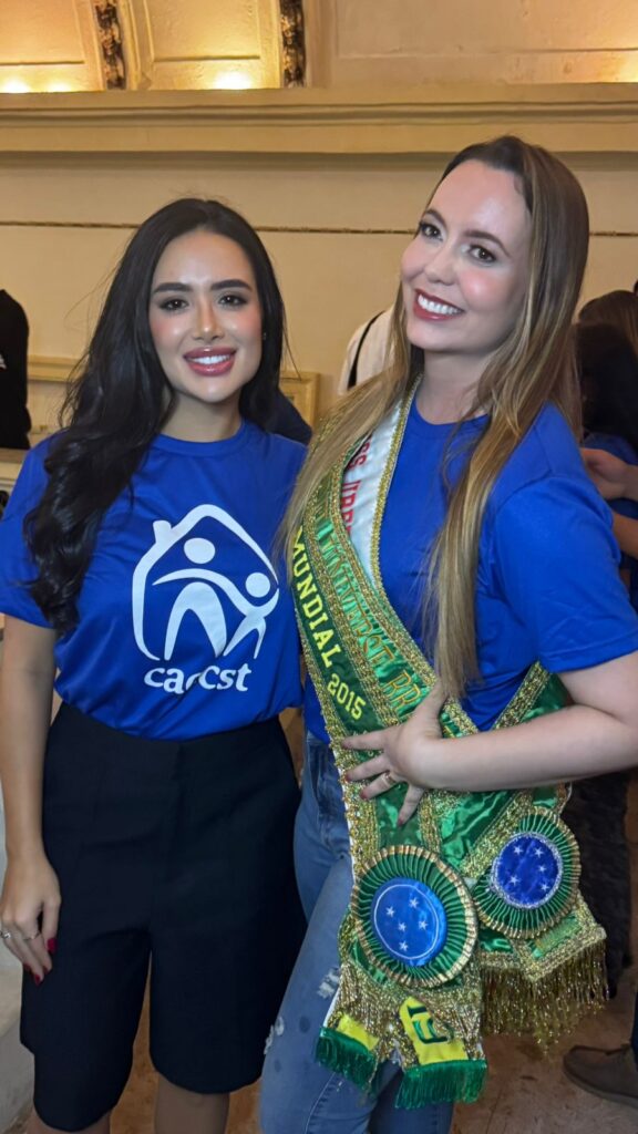 Desfile beneficente reúne famosos no Rio de Janeiro