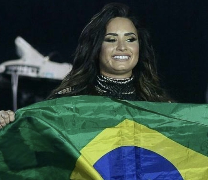 Demi Lovato surpreende fãs ao preparar brigadeiro durante passagem pelo Brasil Demi Lovato surpreende fãs ao preparar brigadeiro durante passagem pelo Brasil