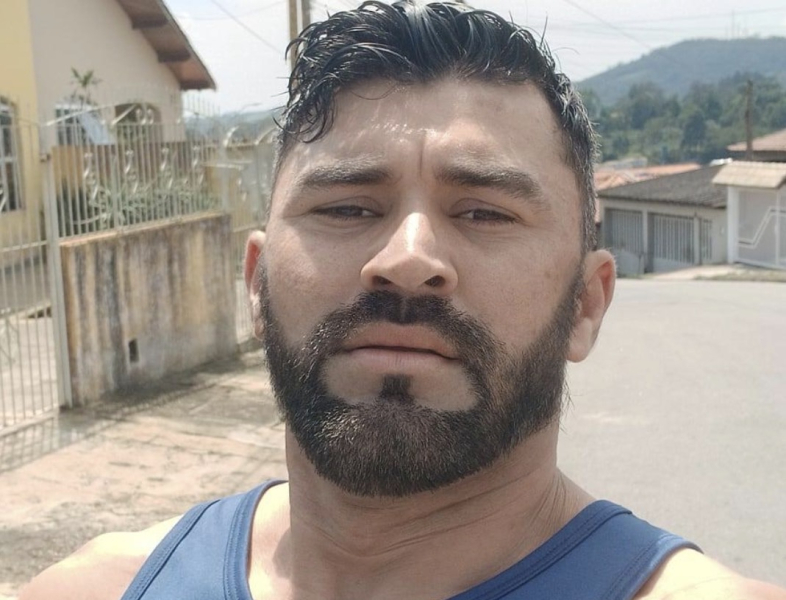 Oliver: Thiago de Oliveira aposta na música e nos sonhos para conquistar espaço no cenário artístico brasileiro Oliver: Thiago de Oliveira aposta na música e nos sonhos para conquistar espaço no cenário artístico brasileiro